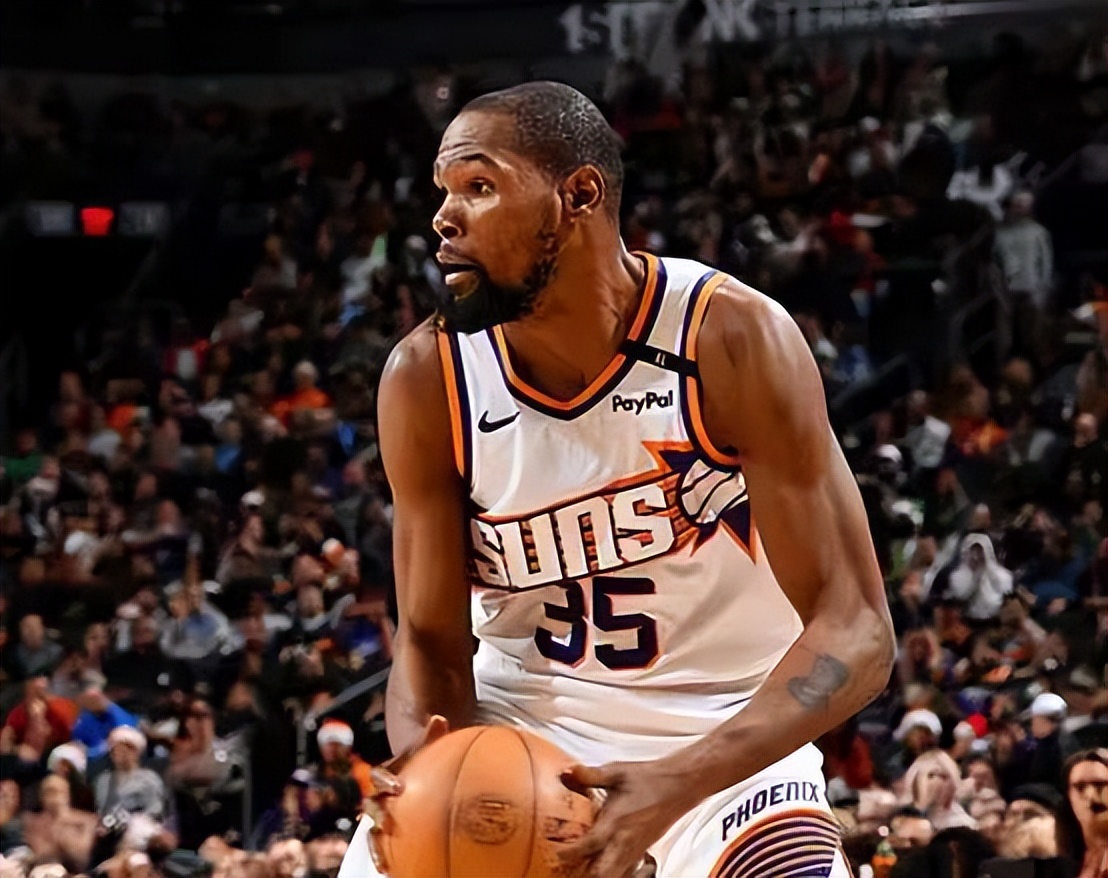 打篮球拿的冠军叫什么_篮球冠军叫什么_篮球冠军是谁的短视频