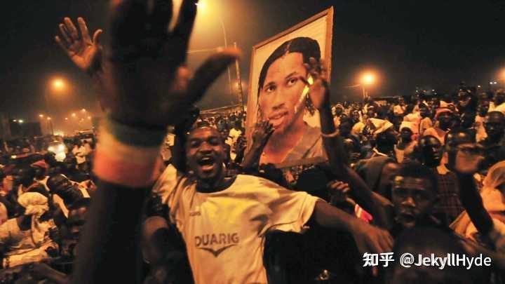 关于足球的世界冠军杯_世界足球杯的冠军奖杯叫什么_足球杯冠军世界排名榜