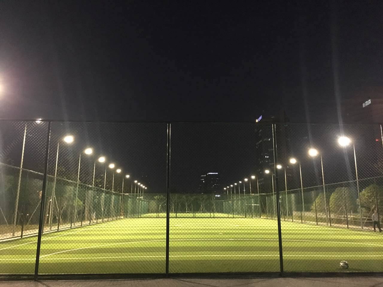 足球室内比赛_人工足球场的施工步骤_室内人工足球赛规则