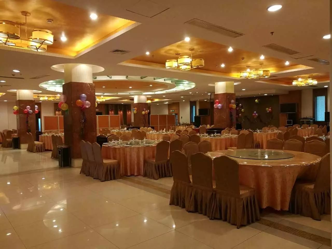 室内人工足球赛规则_足球室内比赛_人工足球场的施工步骤