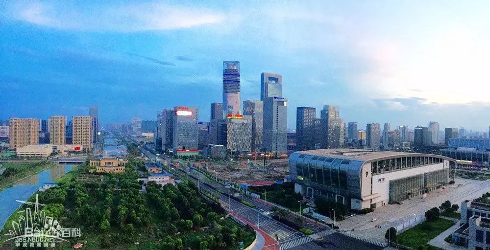 足球室内比赛_人工足球场的施工步骤_室内人工足球赛规则