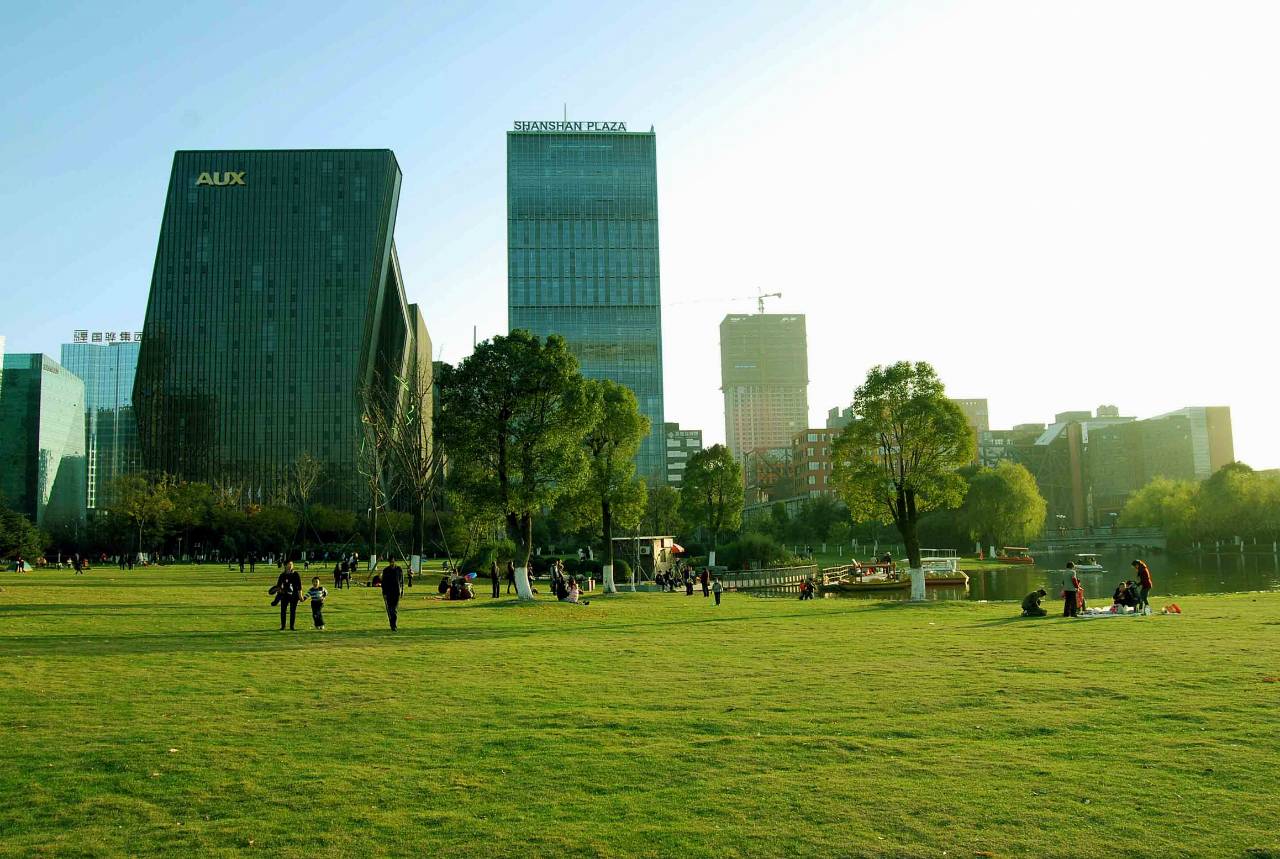 人工足球场的施工步骤_室内人工足球赛规则_足球室内比赛