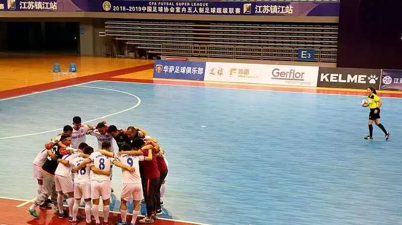 人工足球场技术要求_人工足球场的施工步骤_室内人工足球赛规则