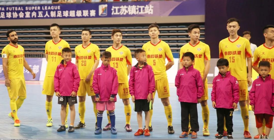 人工足球场的施工步骤_人工足球场技术要求_室内人工足球赛规则