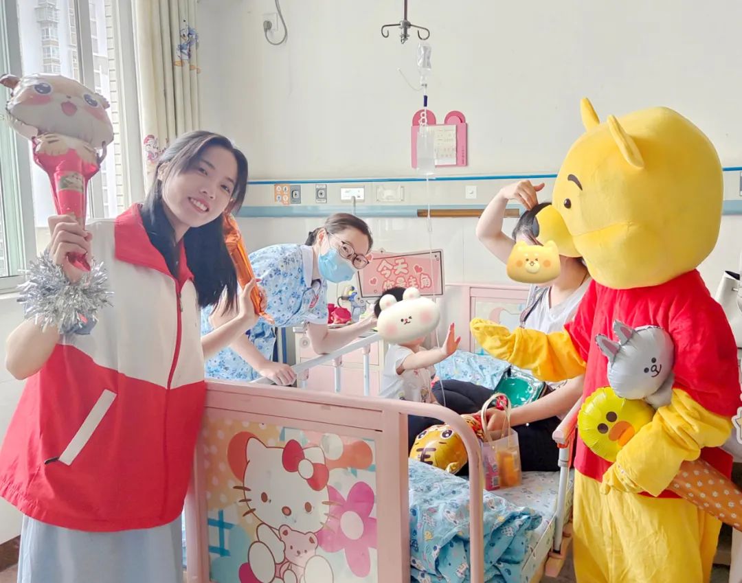 童年粘贴画_童年趣味生活贴纸怎么画_趣味童年贴纸画生活图片