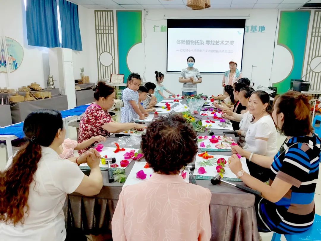 童年粘贴画_趣味童年贴纸画生活图片_童年趣味生活贴纸怎么画