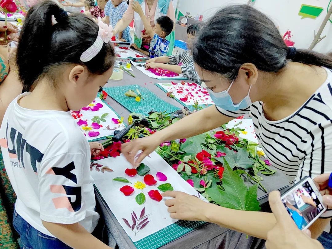 趣味童年贴纸画生活图片_童年趣味生活贴纸怎么画_童年粘贴画