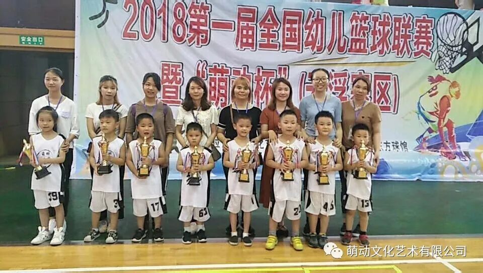 篮球规则拿球换手_篮球换手算不算合球_篮球如何换手