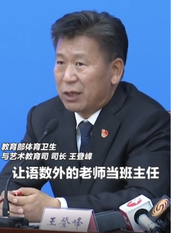 举重冠军街头乞讨_举重冠军流落街头_前举重冠军街头卖艺