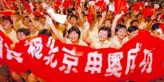 举重冠军流落街头_举重冠军街头乞讨_前举重冠军街头卖艺