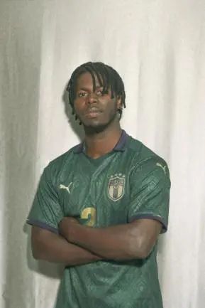 足球男孩儿_足球男孩冠军比赛图片_男孩足球比赛冠军