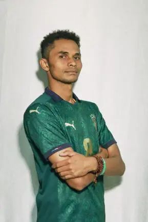 男孩足球比赛冠军_足球男孩冠军比赛图片_足球男孩儿