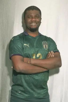 足球男孩儿_男孩足球比赛冠军_足球男孩冠军比赛图片