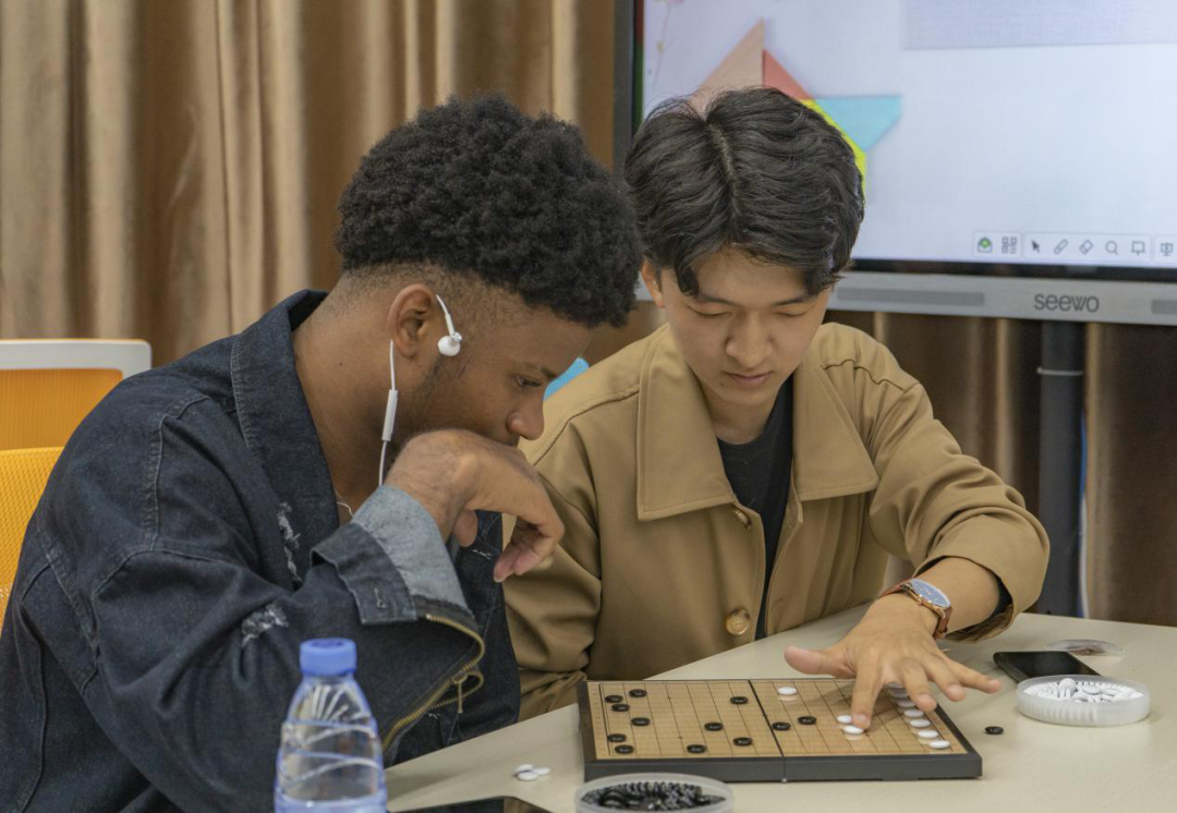 足球男孩冠军比赛图片_男孩足球比赛冠军_足球男孩儿