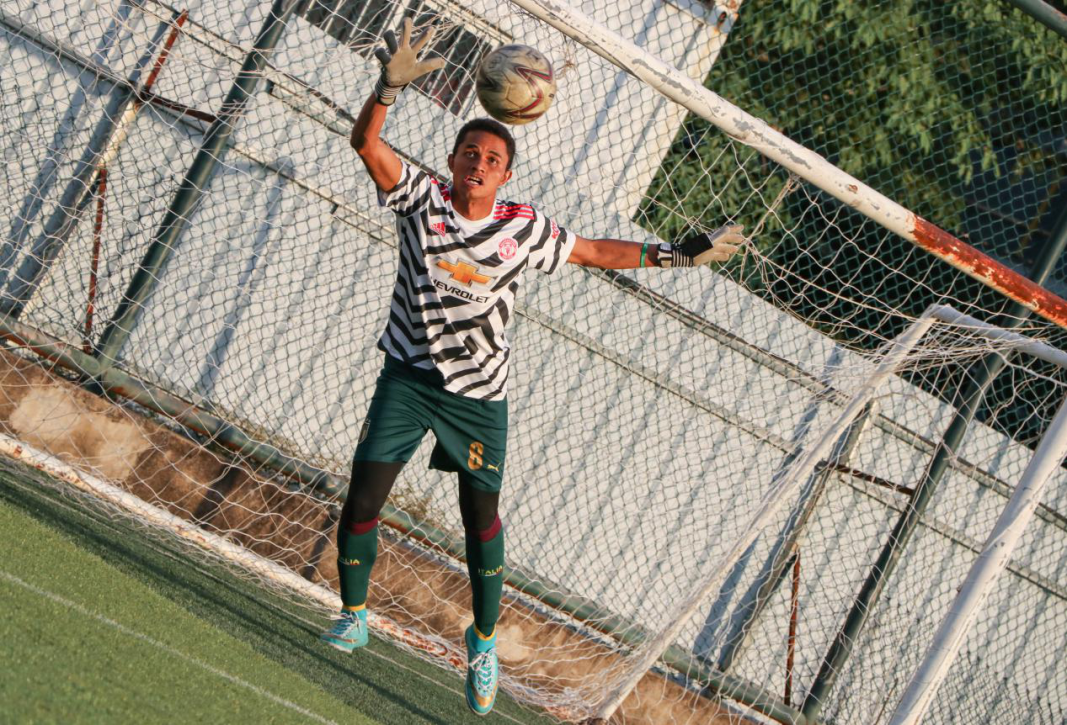 足球男孩儿_足球男孩冠军比赛图片_男孩足球比赛冠军