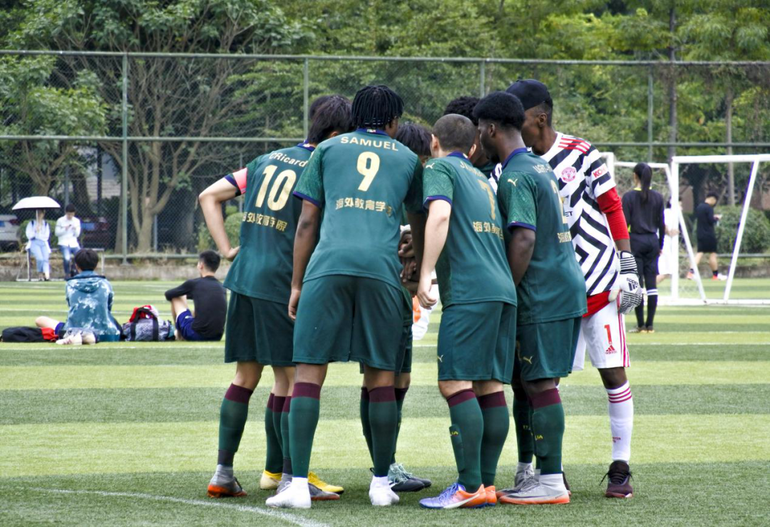 足球男孩儿_足球男孩冠军比赛图片_男孩足球比赛冠军