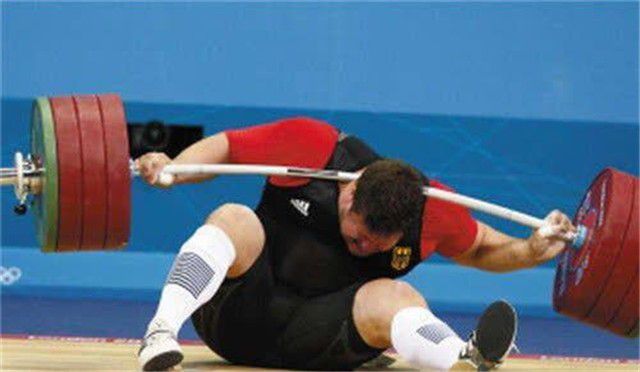 举重运动员vs大力士_举重冠军为什么没有大力士_举重冠军大力士没有奖金吗