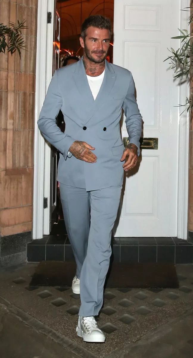 西服搭运动鞋_西服搭运动裤_运动搭西服