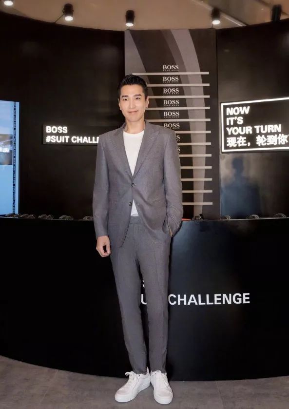 西服搭运动裤_西服搭运动鞋_运动搭西服