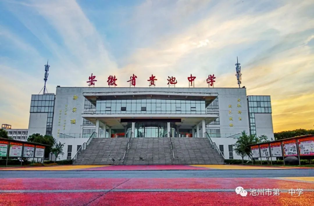 校园足球冠军奖杯_校园足球联赛冠军_足球校园冠军奖杯图片