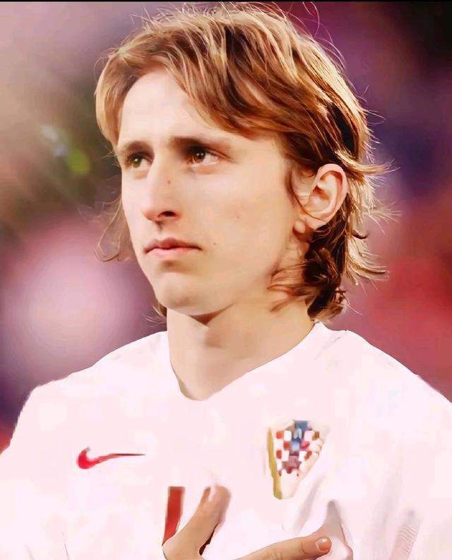 冠军足球球员搭配_足球谁是冠军_足球球员冠军排行榜