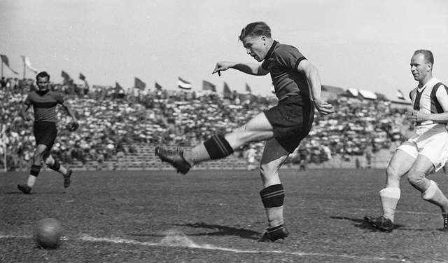 足球球员冠军排行榜_冠军足球球员搭配_足球谁是冠军