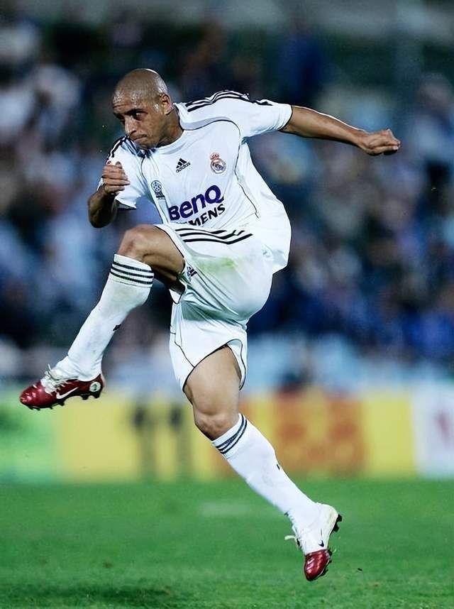 足球谁是冠军_冠军足球球员搭配_足球球员冠军排行榜