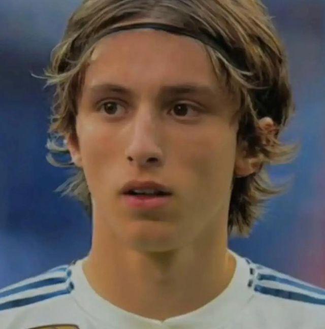 足球谁是冠军_冠军足球球员搭配_足球球员冠军排行榜