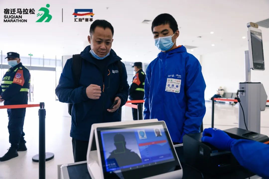 马拉松水站间隔多少_马拉松 水站_马拉松提供水的地方叫什么