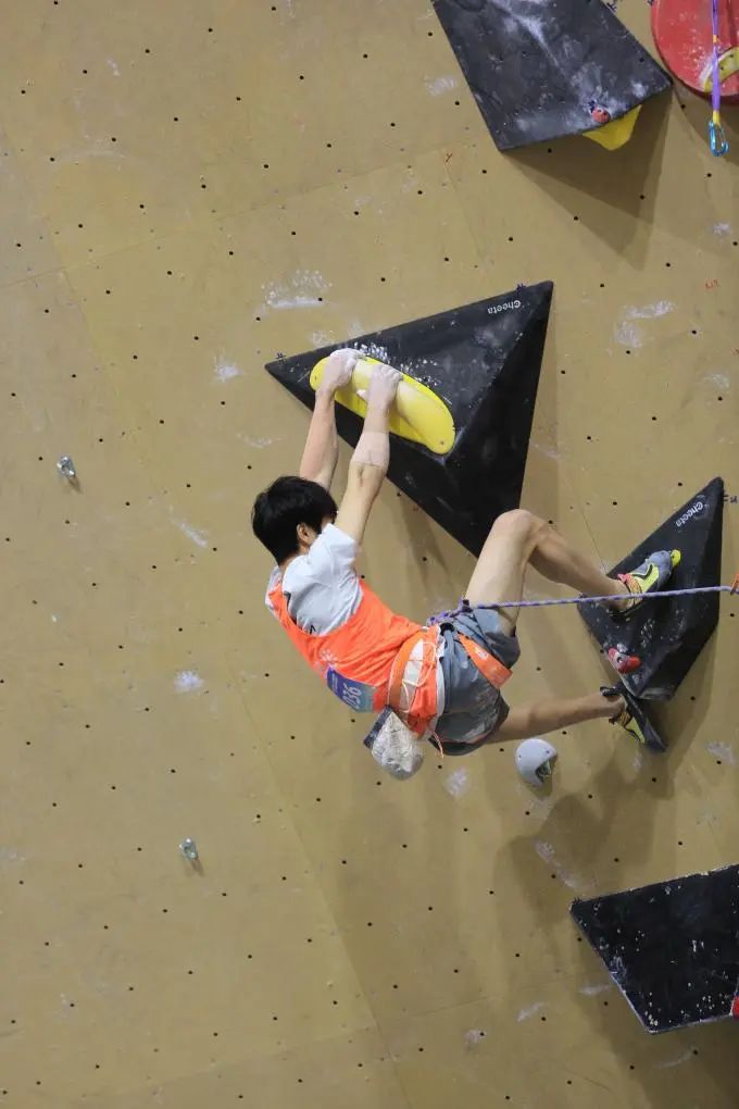 女游泳世界冠军梁_游泳运动员梁_世界游泳冠军梁顺添