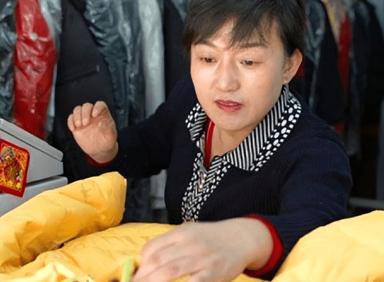 举重冠军沦落街头_沦落成搓澡的举重冠军_举重冠军去搓澡