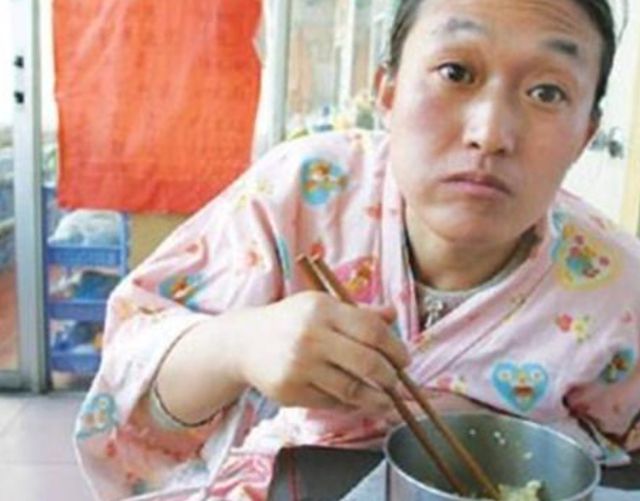 举重冠军沦落街头_沦落成搓澡的举重冠军_举重冠军视频