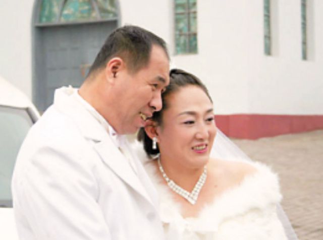 沦落成搓澡的举重冠军_举重冠军视频_举重冠军沦落街头