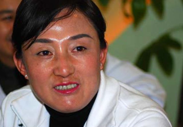 举重冠军视频_沦落成搓澡的举重冠军_举重冠军沦落街头