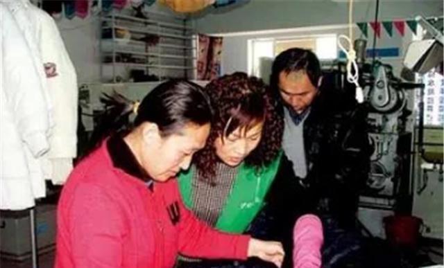 举重冠军邹春兰,为什么会沦落成澡堂搓澡工?她现状如何?