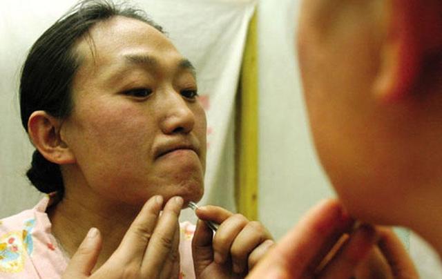 沦落成搓澡的举重冠军_举重冠军沦落搓澡工_举重冠军视频