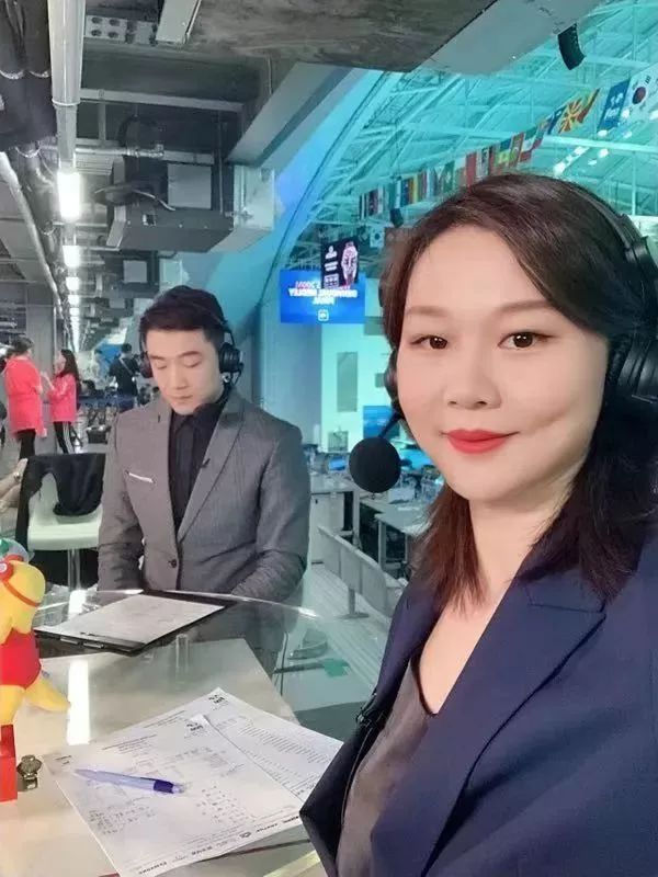 我们的嘴替！潘展乐破世界纪录夺冠，为他嘶吼咆哮的女解说是前世界冠军