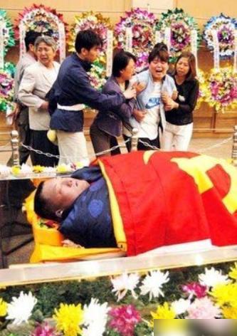 举重冠军去搓澡_举重冠军沦落街头_沦落成搓澡的举重冠军