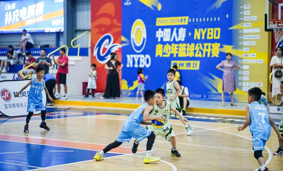 蓝球判罚手势_篮球裁判手势连罚规则视频_篮球裁判手势违例