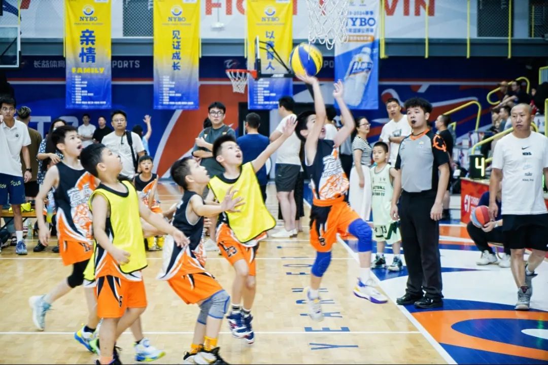 篮球裁判手势连罚规则视频_蓝球判罚手势_篮球裁判手势违例