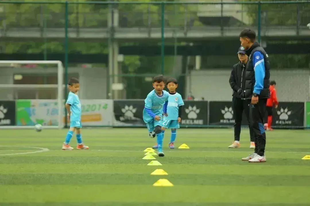 成都社区足球比赛规则_成都市足球锦标赛_成都市足球比赛